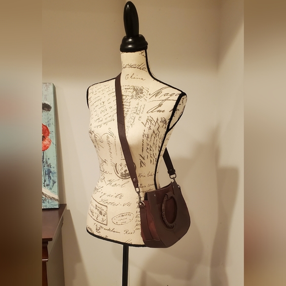 Lacky Brand Burgundy Crossbody Handbag With Beatiful Handles And Strap. - Picture 6 of 8